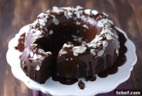 20 Holiday Cakes That Will Steal the Dessert Spotlight