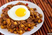 Smoky Pulled Pork Hash with Crispy Potatoes and Peppers