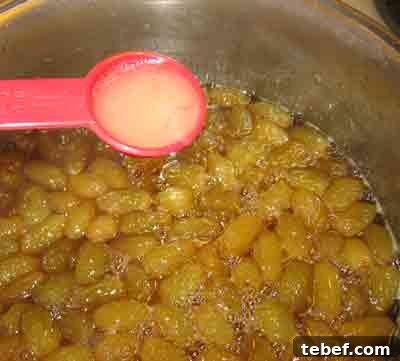 Greek Grape Spoon Sweet (Stafydi Gliko) Recipe 6 Adding lemon juice to the grapes for greek spoon sweet recipe stafyli gliko.