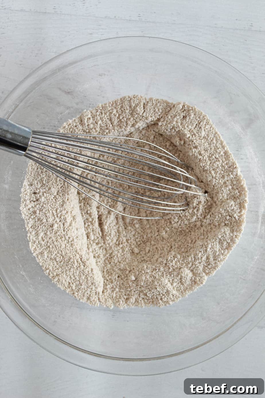 Almond Flour Substitutes: Top Alternatives and How to Use Them 17 bowl of almond flour
