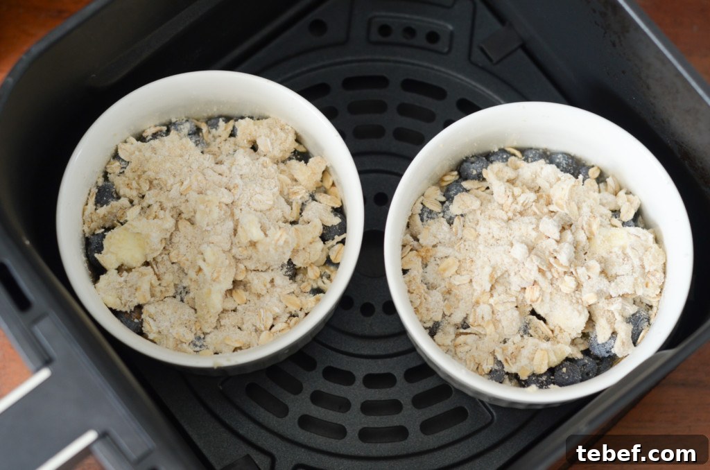 Air Fryer Blueberry Crisp Recipe for Juicy, Crispy Berries 4 air fryer blueberry crisp recipe