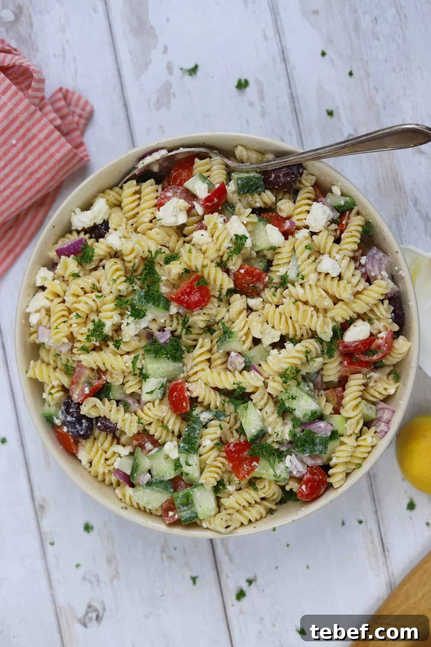 Classic Greek Pasta Salad Recipe for Mediterranean Flavor 4 A bowl of Greek pasta salad.