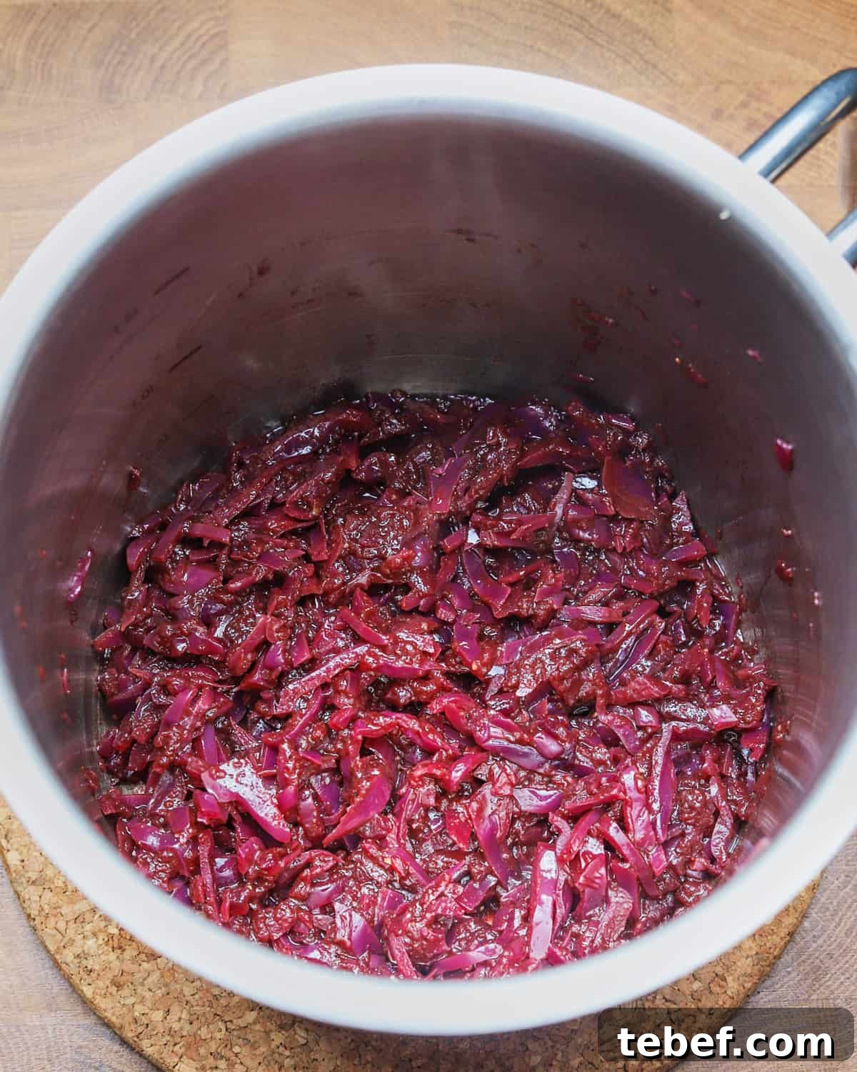 Photo showing the finished red cabbage in the pan with olive oil stirred in.