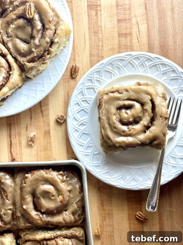 Maple Pecan Cinnamon Rolls: Classic Bakery-Style Recipe 4 Maple pecan cinnamon rolls closeup