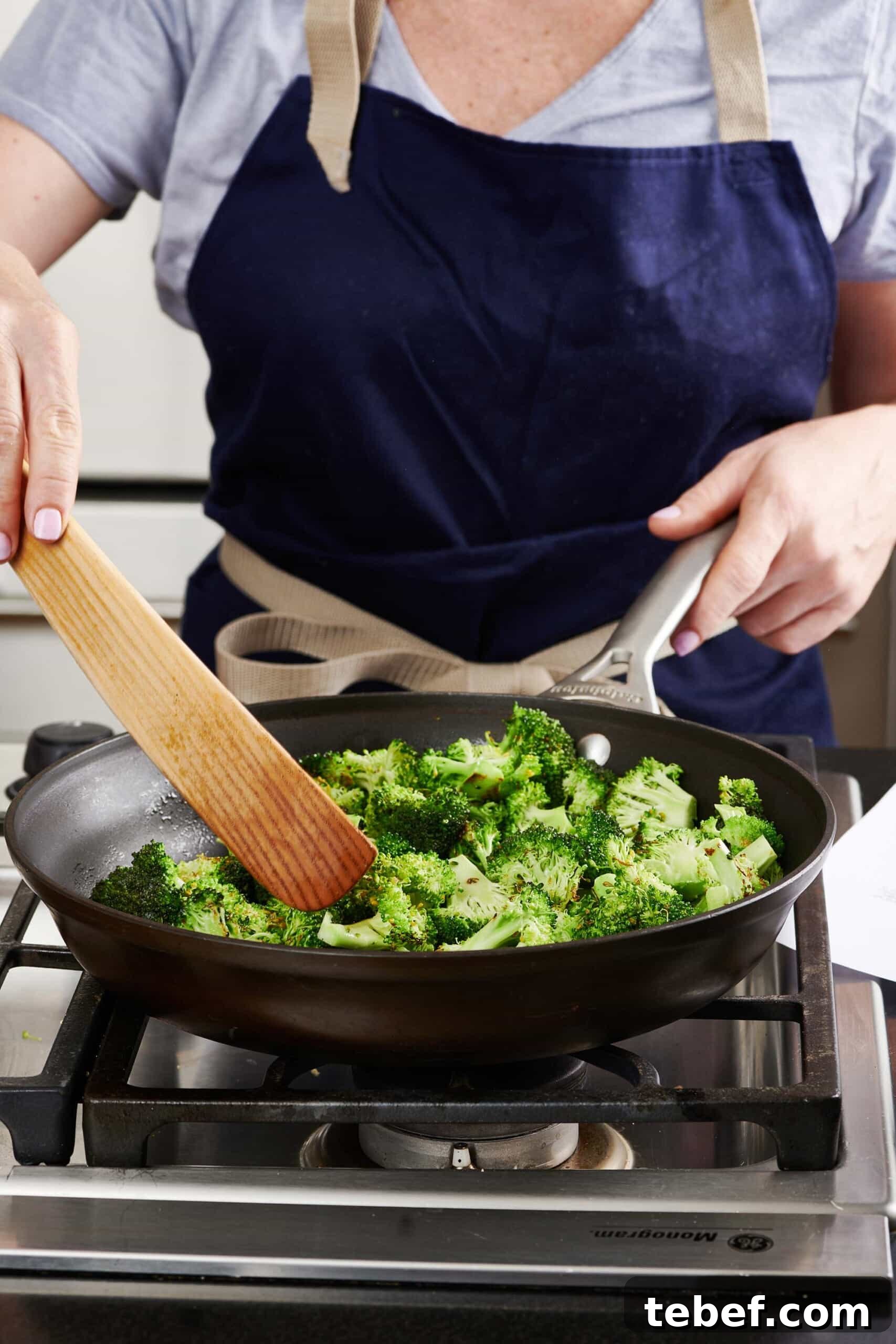 How to Trim, Chop, and Cook Broccoli for Perfect Results 4 Stir-frying broccoli in wok.