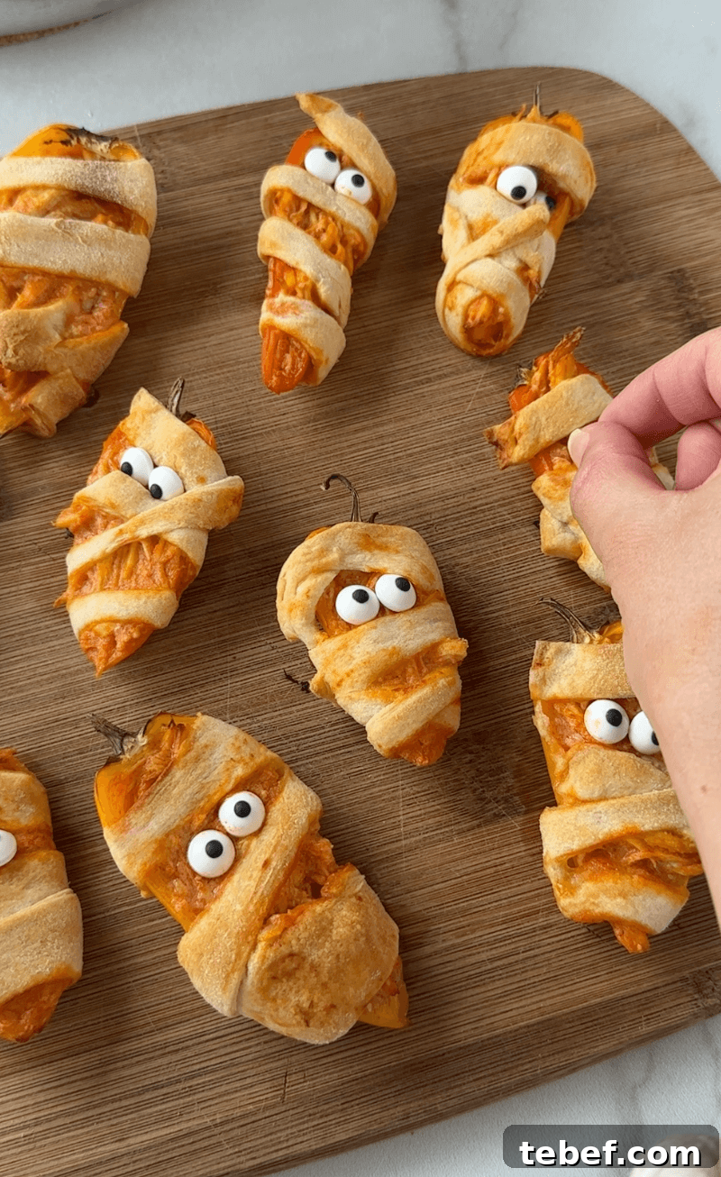 Placing the eyes on the mummies